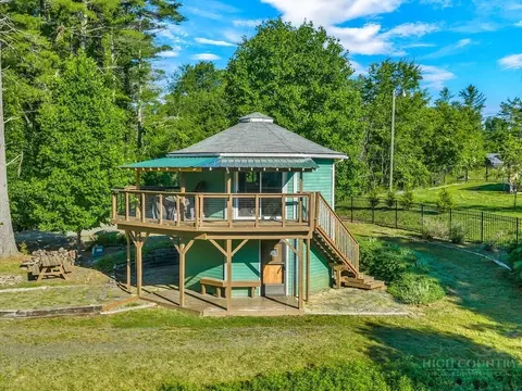 141 N Riverside Dr, West Jefferson, NC 28694