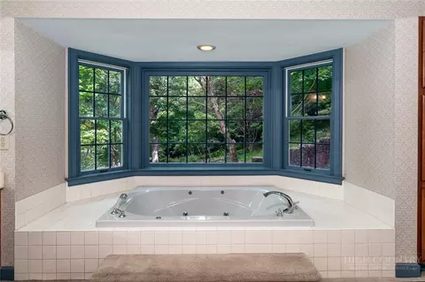 Bath - 135 Heritage Dr, Boone, NC 28607 photo 2 of 5