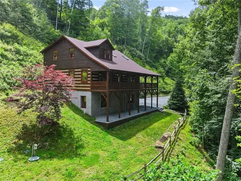 211 Wades Ln, Vilas, NC 28692