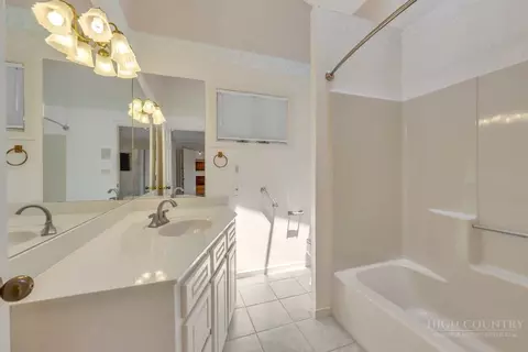 Bath - 787 Hillcrest Cir, Boone, NC 28607 photo 2 of 4