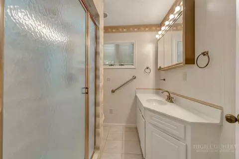 Bath - 787 Hillcrest Cir, Boone, NC 28607 photo 3 of 4