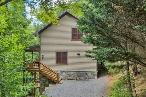 3947 Blackberry Crest Ln, Lenoir, NC 28645