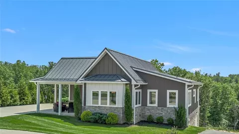 77 Paynes Ct, Roaring Gap, NC 28668