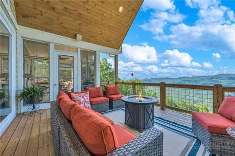 364 Skyview St, Deep Gap, NC 28618