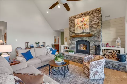 Living - 364 Skyview St, Deep Gap, NC 28618 photo 3 of 7
