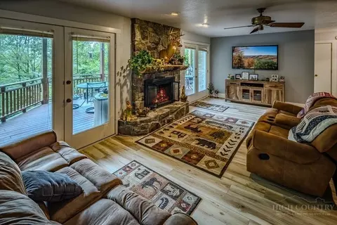 136 Hornbeam Rd, Beech Mountain, NC 28604