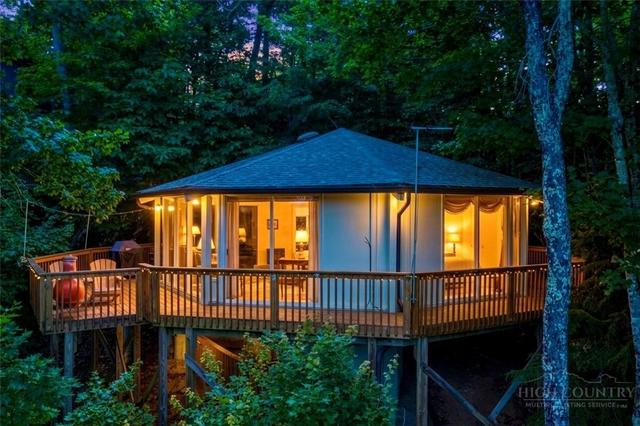 104 Fawn Ln, Beech Mountain, NC 28604