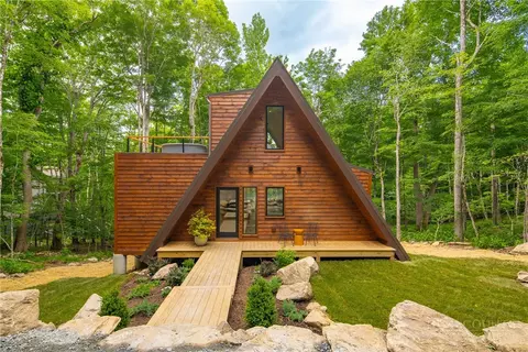 122 Wintergreen Way, Beech Mountain, NC 28604