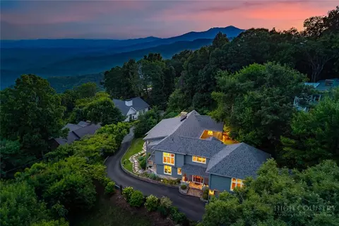 403 Laurel Park Rd, Blowing Rock, NC 28605