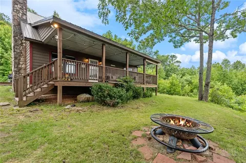 6720 Sampson Rd, Lenoir, NC 28645