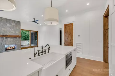 Kitchen - 253 Old Boone Rd, Blowing Rock, NC 28605 photo 6 of 7