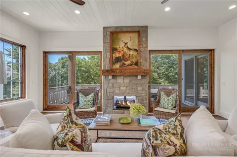 Living - 253 Old Boone Rd, Blowing Rock, NC 28605 photo 2 of 6