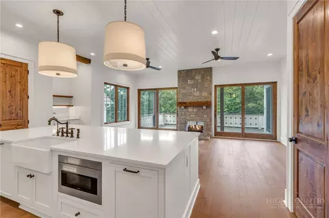 Living - 253 Old Boone Rd, Blowing Rock, NC 28605 photo 1 of 6