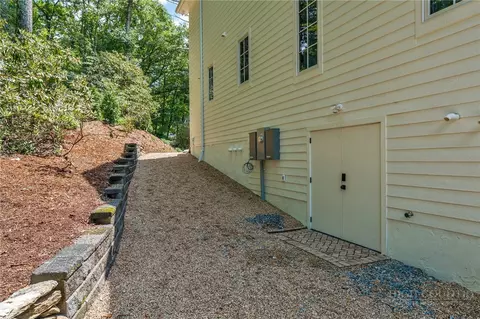 Exterior - 253 Old Boone Rd, Blowing Rock, NC 28605 photo 11 of 13