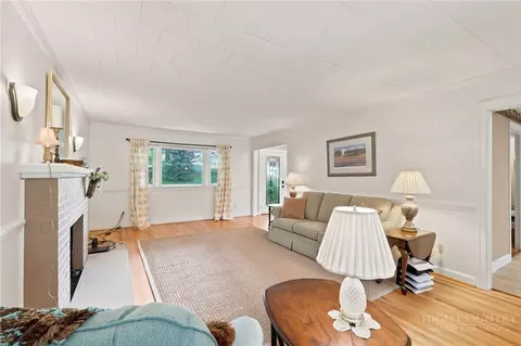 Living - 113 Hamilton Dr, Jefferson, NC 28640 photo 3 of 5