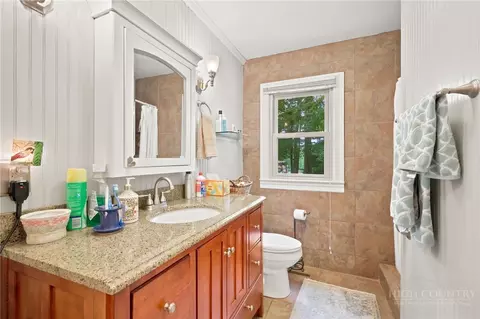 Bath - 113 Hamilton Dr, Jefferson, NC 28640 photo 2 of 4