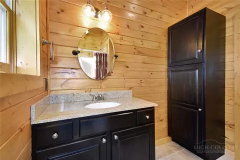 Bath - 121 Whipporwill Way, Beech Mountain, NC 28604 photo 4 of 4