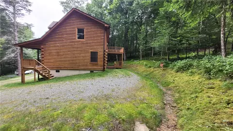 Exterior - 121 Whipporwill Way, Beech Mountain, NC 28604 photo 6 of 10