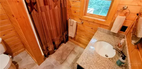 Bath - 121 Whipporwill Way, Beech Mountain, NC 28604 photo 3 of 4