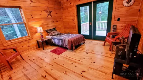 Bedroom - 121 Whipporwill Way, Beech Mountain, NC 28604 photo 11 of 12