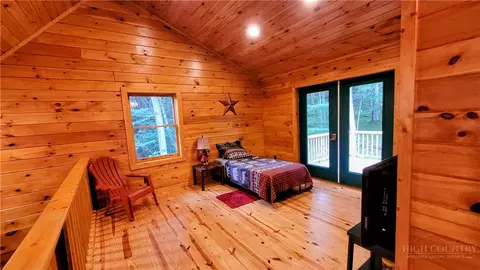 Bedroom - 121 Whipporwill Way, Beech Mountain, NC 28604 photo 10 of 12