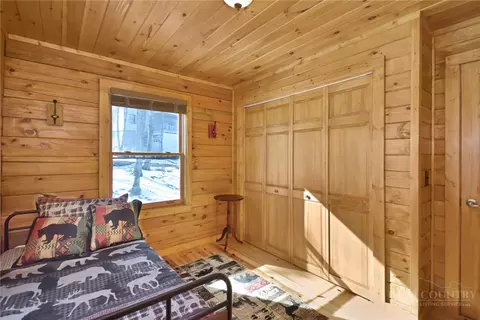 Bedroom - 121 Whipporwill Way, Beech Mountain, NC 28604 photo 5 of 12