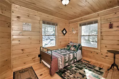 Bedroom - 121 Whipporwill Way, Beech Mountain, NC 28604 photo 4 of 12
