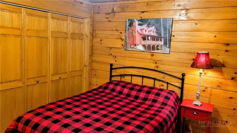 Bedroom - 121 Whipporwill Way, Beech Mountain, NC 28604 photo 2 of 12