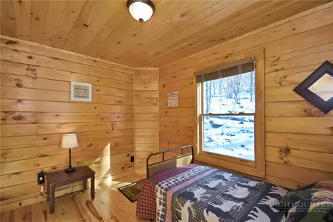 Bedroom - 121 Whipporwill Way, Beech Mountain, NC 28604 photo 6 of 12