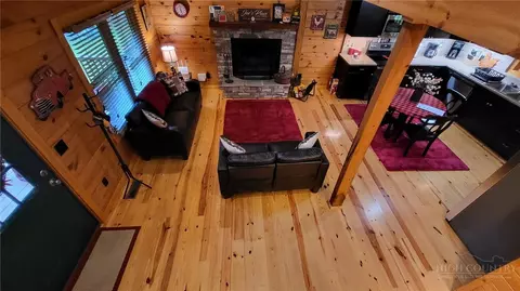 Living - 121 Whipporwill Way, Beech Mountain, NC 28604 photo 3 of 3