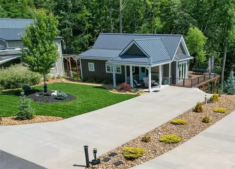 Exterior - 25 Paynes Ct, Roaring Gap, NC 28668 photo 2 of 13