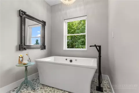Bath - 25 Paynes Ct, Roaring Gap, NC 28668 photo 2 of 5