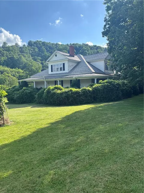 2653 Old Bridle Creek Dr, Independence, VA 24348