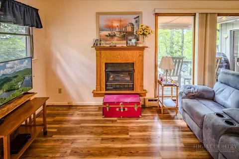 Living - 161 Ash Loop, Newland, NC 28657 photo 2 of 4
