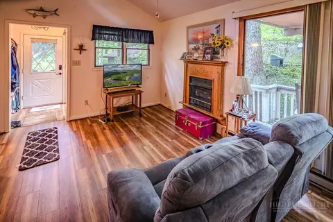 Living - 161 Ash Loop, Newland, NC 28657 photo 1 of 4