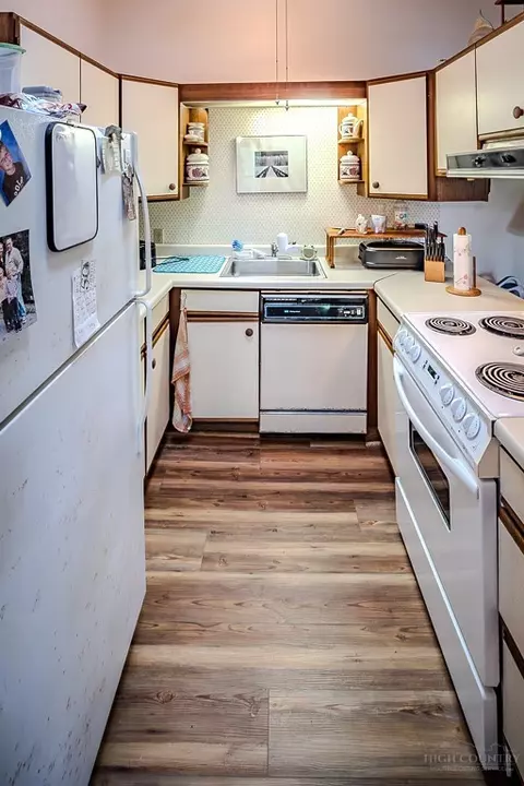 Kitchen - 161 Ash Loop, Newland, NC 28657 photo 1 of 3