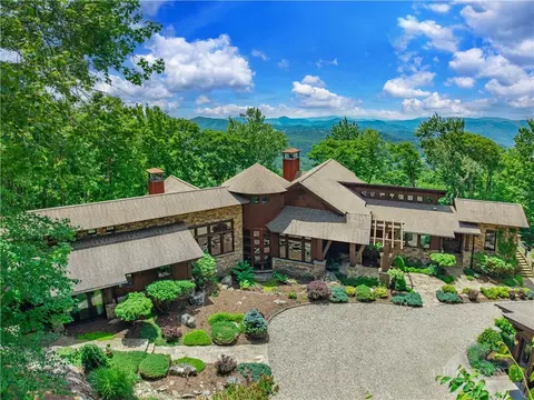 215 Chalke Ridge Trl, Banner Elk, NC 28604