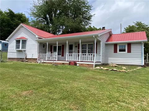 512 Bare St, West Jefferson, NC 28694