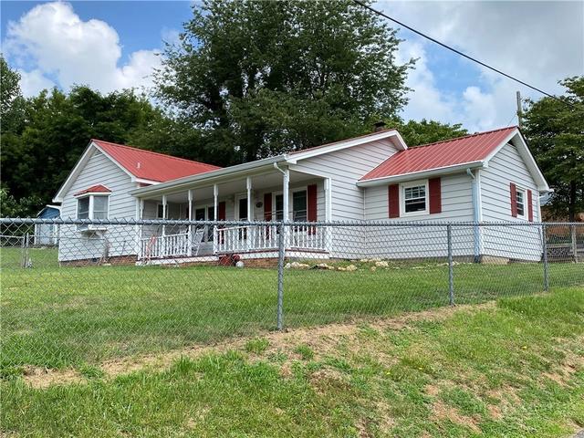 512 Bare St, West Jefferson, NC 28694