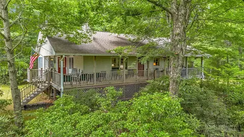 657 Wolfpack Dr, West Jefferson, NC 28694