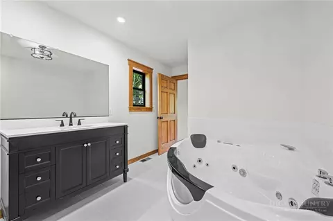 Bath - 102 Snowplow Ln, Beech Mountain, NC 28604 photo 2 of 5