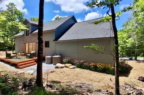 Exterior - 102 Snowplow Ln, Beech Mountain, NC 28604 photo 3 of 4