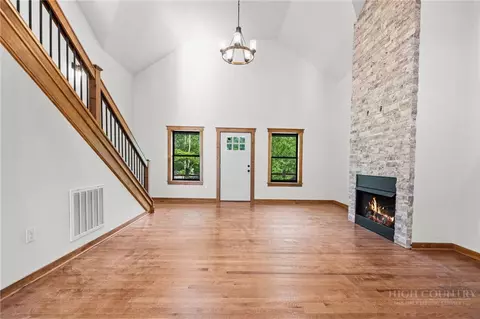 Living - 102 Snowplow Ln, Beech Mountain, NC 28604 photo 4 of 5