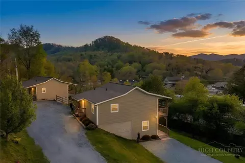164 Apple Blossom Ln, Banner Elk, NC 28604