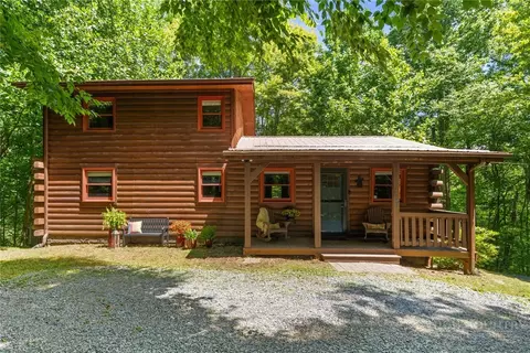 737 Trivette Cir, Sugar Grove, NC 28679