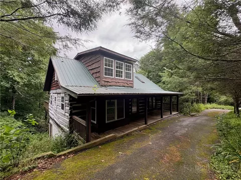 370 Parkway Forest Dr, Boone, NC 28607 photo 2
