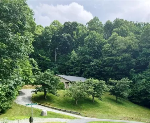 364 Roy E Brown Rd, Vilas, NC 28692 photo 2