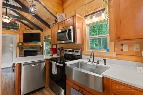 Kitchen - 165 John Dotson Rd, Boone, NC 28607 photo 4 of 4