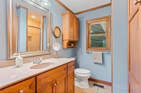 Bath - 159 Oak Leaf Trl, Boone, NC 28607 photo 2 of 4