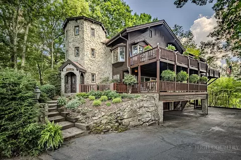 101 Castle Hill Ln, Beech Mountain, NC 28604